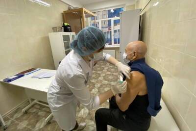 Дмитрий Лисовец - Россиянам с положительным тестом на антитела придется сделать прививку от COVID-19 - abnews.ru - Россия - Санкт-Петербург - Covid-19