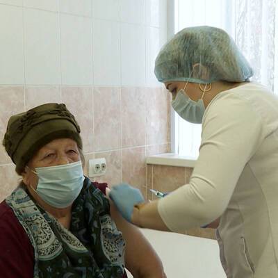 Надежда Рунихина - Пожилым стоит вакцинироваться от COVID-19 даже в период высокой заболеваемости - radiomayak.ru - Covid-19