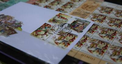 Хищение в особо крупных размерах: сотрудница "Укрпочты" присвоила почтовых марок на около 800 тысяч грн - focus.ua - Украина - Киев