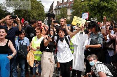 Во Франции дело дошло до демонстраций подростков - argumenti.ru - Франция