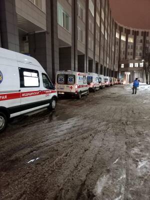Лев Авербах - Директор частной скорой рассказал, как омикрон ударил по врачам, и очередях в госпитали - znak.com - Санкт-Петербург