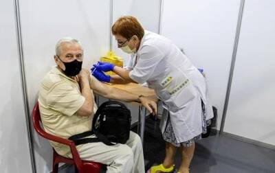 Игорь Кузин - COVID-прививки получили 40% украинцев в возрасте от 60 лет - korrespondent.net - Украина