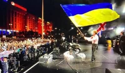 Пол Маккартни - Фото Пола Маккартни с украинским флагом стало вирусным в соцсетях - newizv.ru - Украина - Киев