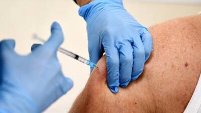 Мужчина сделал себе 87 прививок от коронавируса - vesty.co.il - Германия - Израиль - Гдр
