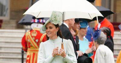 принц Уильям - Кейт Миддлтон - принцесса Беатрис - Кейт Миддлтон появилась на публике в сшитом на заказ платье (видео) - focus.ua - Украина - Англия
