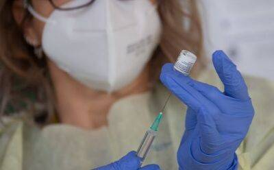 Коронавирус: Более 12000 человек вакцинированы четвертой дозой - vkcyprus.com - Кипр - Минздрав