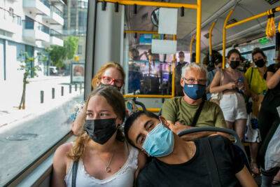 Консультанты минздрава рекомендуют вернуть маски в помещения и транспорт - news.israelinfo.co.il - Израиль