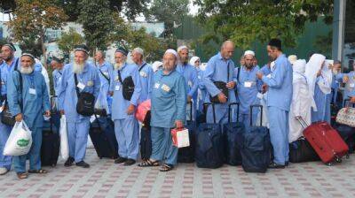 Первая группа таджикских паломников вернулась в Душанбе - dialog.tj - Саудовская Аравия - Душанбе