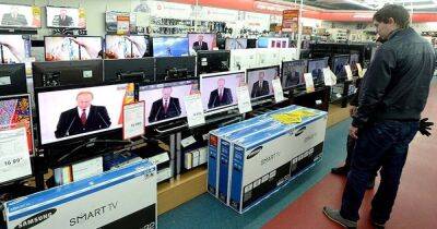 Продажи телевизоров рухнули по всему миру: цены могут снизиться, но не для России - focus.ua - Россия - Украина - Сша - Китай