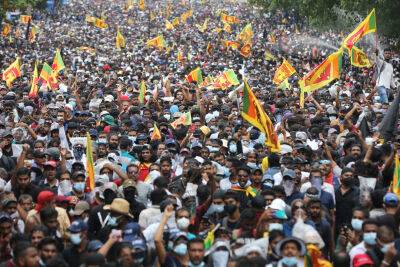 В Шри-Ланке протестующие ворвались в резиденцию президента: он сбежал – фото, видео - liga.net - Украина - Шри Ланка - Президент