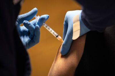 Швейцарский регулятор одобрил первую бивалентную бустерную вакцину Covid-19 - unn.com.ua - Украина - Киев - Швейцария
