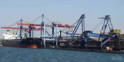 Трех должностных лиц порта "Южный" подозревают в завладении почти 1,5 миллионами гривен - unian.net - Украина - Южный - Covid-19