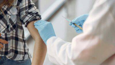 Как украинцам в Польше записаться на четвертую прививку от коронавируса - 24tv.ua - Польша - Варшава