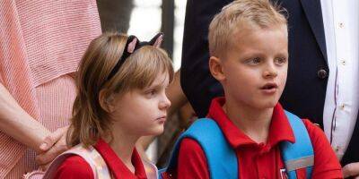 «Сделала стрижку себе и брату». Княгиня Шарлен показала принца Жака и принцессу Габриэллу, которые пошли в школу - nv.ua - Украина - Монако - Княжество Монако