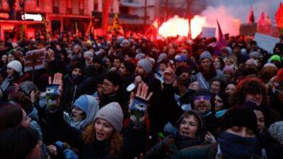 Эммануэль Макрон - Более миллиона французов вышли на марши против пенсионной реформы - svoboda.org - Франция - Париж